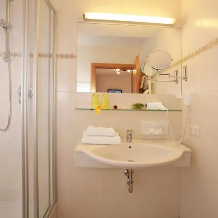 Waidmannsheil 4* קפרון